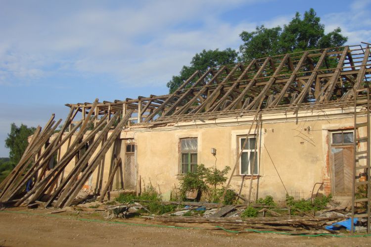 Kungu mājas jumta demontāža